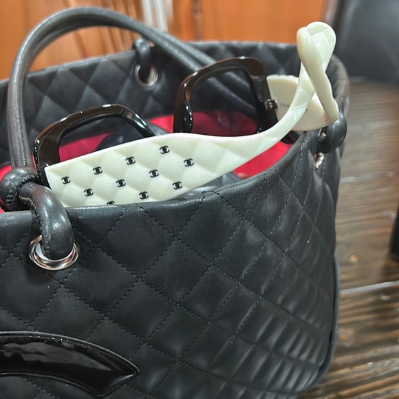 SOLD! CHANEL 2023 STUNNING SHADES. BEAUTIFUL!!!! Enjoyed maybe 3 times. - Picture 6 of 17